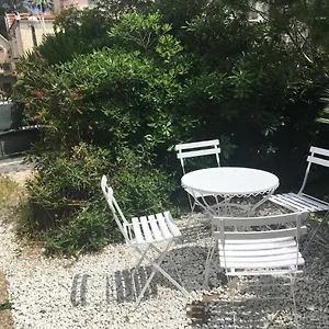 Cozy House With Parking And Garden Nizza